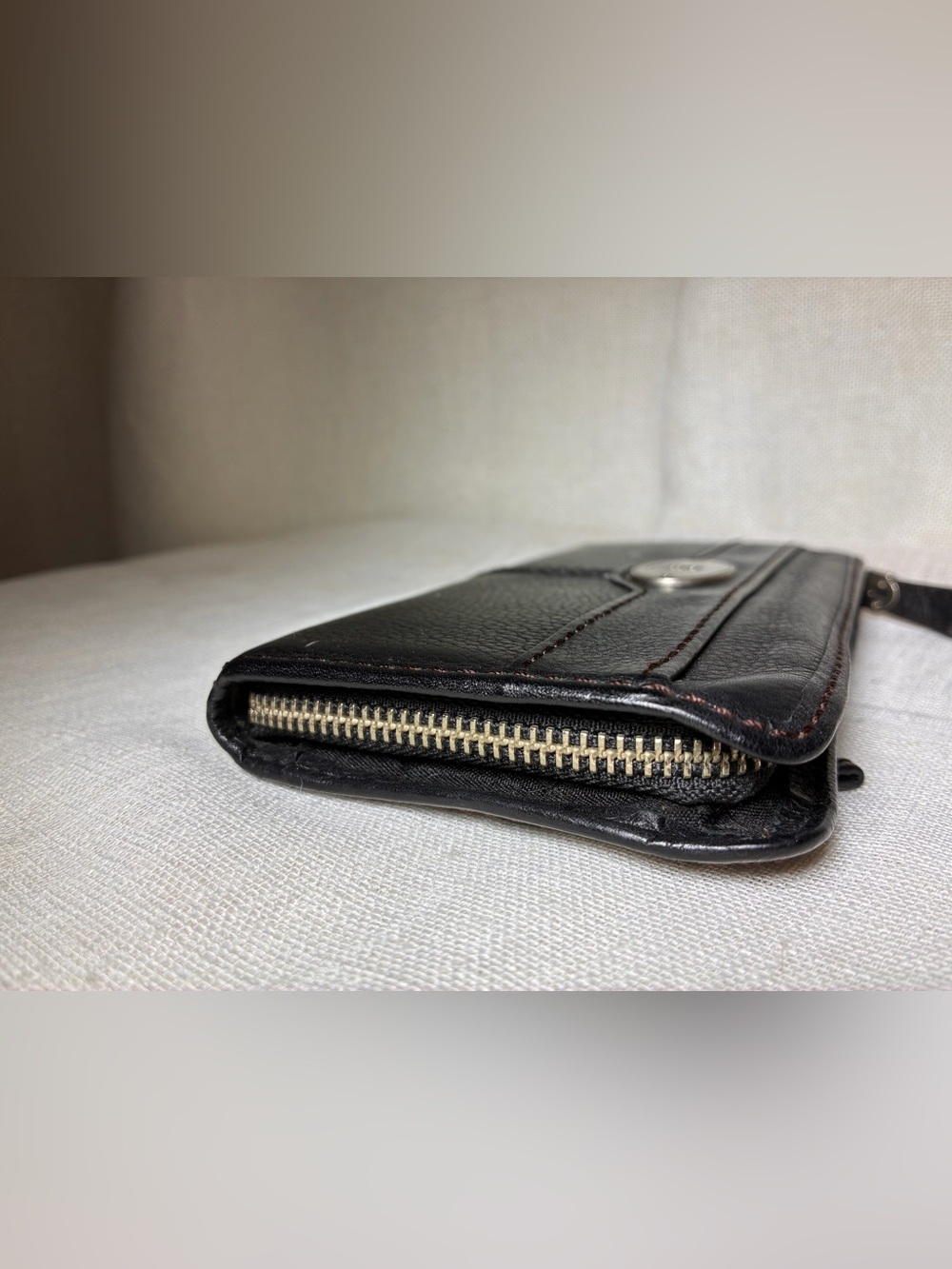 Fossil Black Genuine Leather Zip Around Wallet Keyhole Logo Organizer 8x4 - Picture 5 of 10